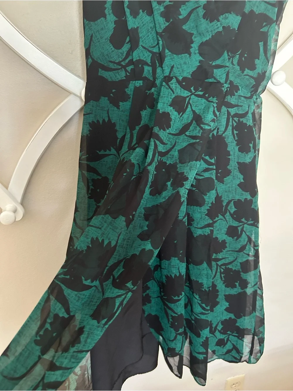 Adelyn Rae Green & Black Floral V-Neck Midi Dress